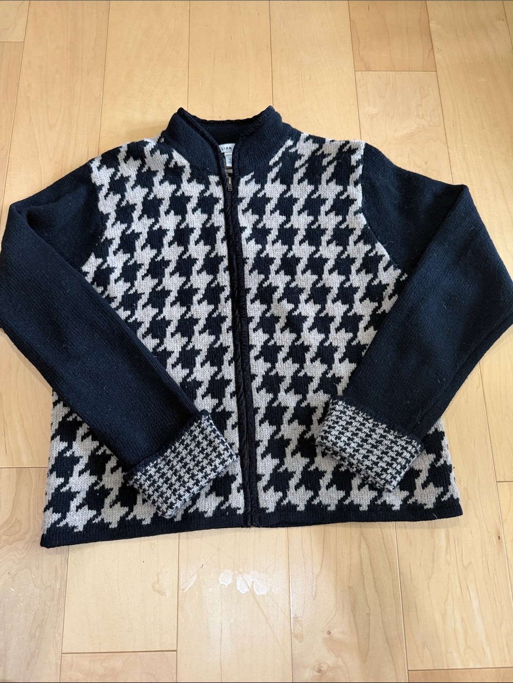 Jillian Jones Lambswool houndstooth cardigan sweater - size Medium - VINTAGE